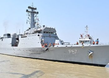 চট্টগ্রাম বন্দরে ভারতের নৌবাহিনীর জাহাজ
