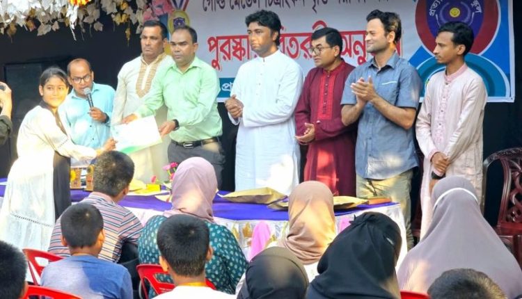 প্রত্যাশা আর্ট স্কুলের গোল্ড মেডেল চিত্রাঙ্কন প্রতিযোগিতার পুরস্কার বিতরণ
