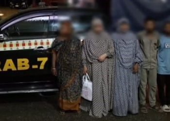 হালিশহরে পাঁচ সহযোগীসহ মাদক ব্যবসায়ী পাখি আক্তার গ্রেপ্তার