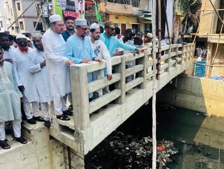 চাক্তাই খাল ও ব্রীজের কাজ পরিদর্শনে চসিক মেয়র শাহাদাত হোসেন