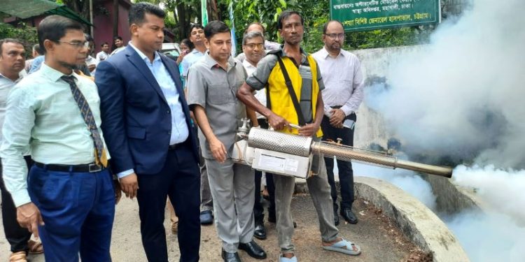 ডেঙ্গু প্রতিরোধে জনগণের মাঝে সচেতনতা সৃষ্টি অত্যন্ত গুরুত্বপূর্ণ : বিভাগীয় কমিশনার
