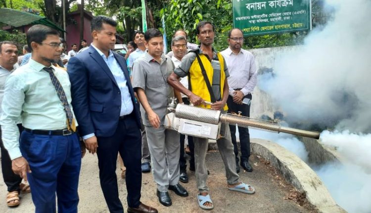 ডেঙ্গু প্রতিরোধে জনগণের মাঝে সচেতনতা সৃষ্টি অত্যন্ত গুরুত্বপূর্ণ : বিভাগীয় কমিশনার