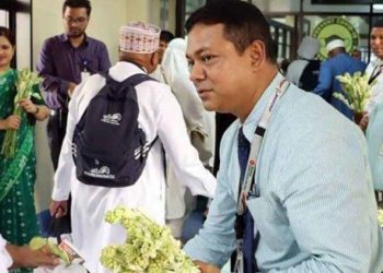 চট্টগ্রামে ফিরল হজযাত্রীদের প্রথম ফ্লাইট