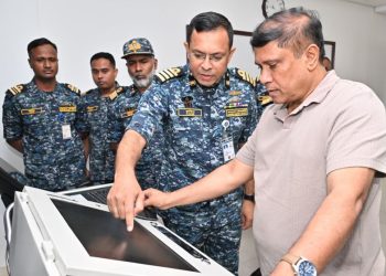চট্টগ্রামে নৌবাহিনীর বিভিন্ন স্থাপনা পরিদর্শনে প্রধানমন্ত্রীর প্রতিরক্ষা উপদেষ্টা