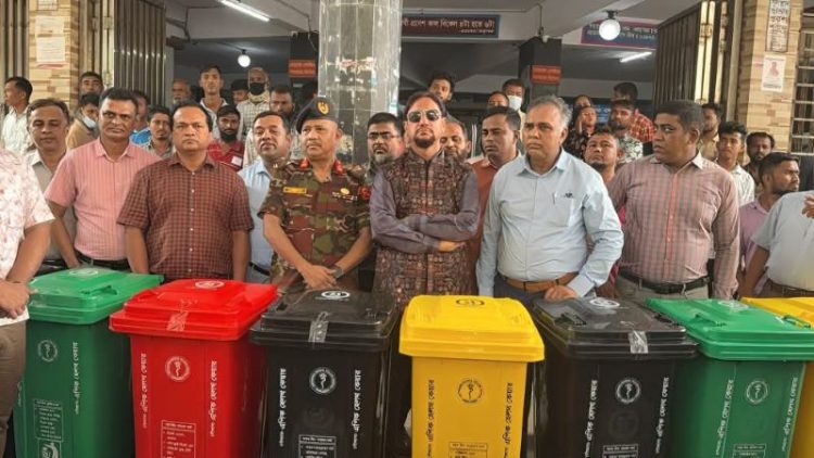 চমেক হাসপাতালে বিপুল সংখ্যক ডাস্টবিন দিল এপিক হেলথ কেয়ার