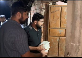পতেঙ্গায় যুবদল নেতা ইকবাল হোসেনের পরিবারের পক্ষে খাবার বিতরণ