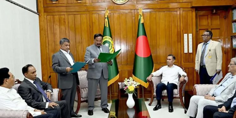 শপথ নিলেন ফটিকছড়ির এমপি সরোয়ার আলমগীর