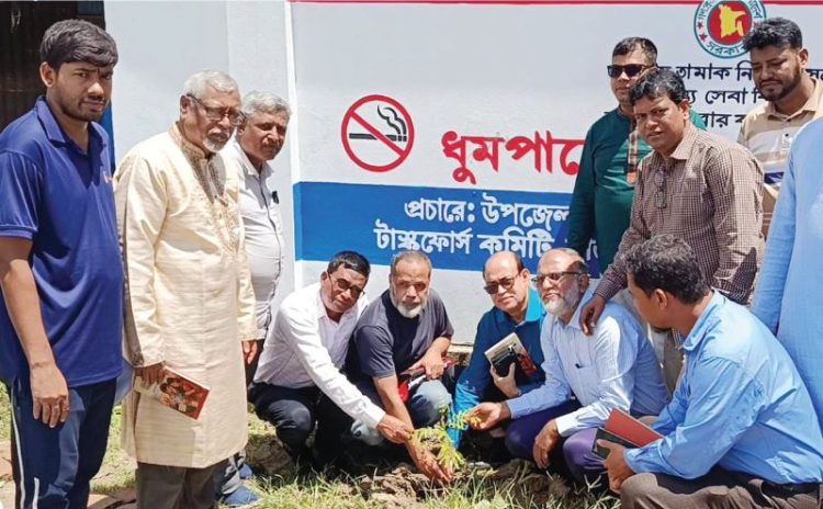 সীতাকুণ্ড উপজেলা সমাজকল্যাণ ফেডারেশনের উদ্যোগে ২০ হাজার চারা বিতরণ