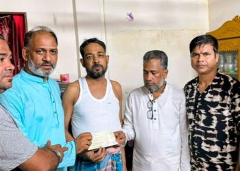 ইপিজেডে অর্থমন্ত্রী আমির খসরুর পক্ষে বিএনপির চেক বিতরণ