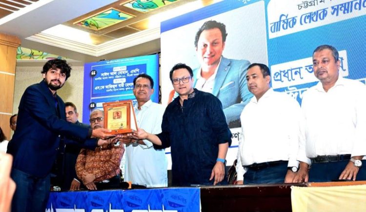 পড়ালেখা মনের অন্ধকার জগতকে আলোকিত করে : আজীজুল বারী