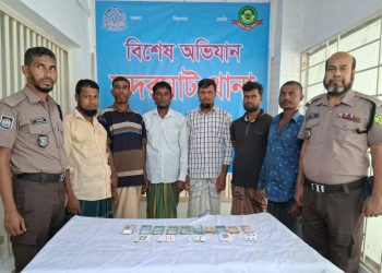 সদরঘাটে জুয়া খেলার সময় ছয়জন গ্রেপ্তার