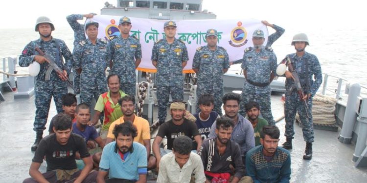 বঙ্গোপসাগরে ইঞ্জিন বিকল বোটসহ ১৬ জেলে উদ্ধার