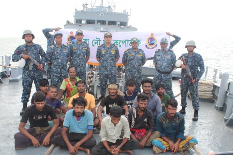 বঙ্গোপসাগরে ইঞ্জিন বিকল বোটসহ ১৬ জেলে উদ্ধার