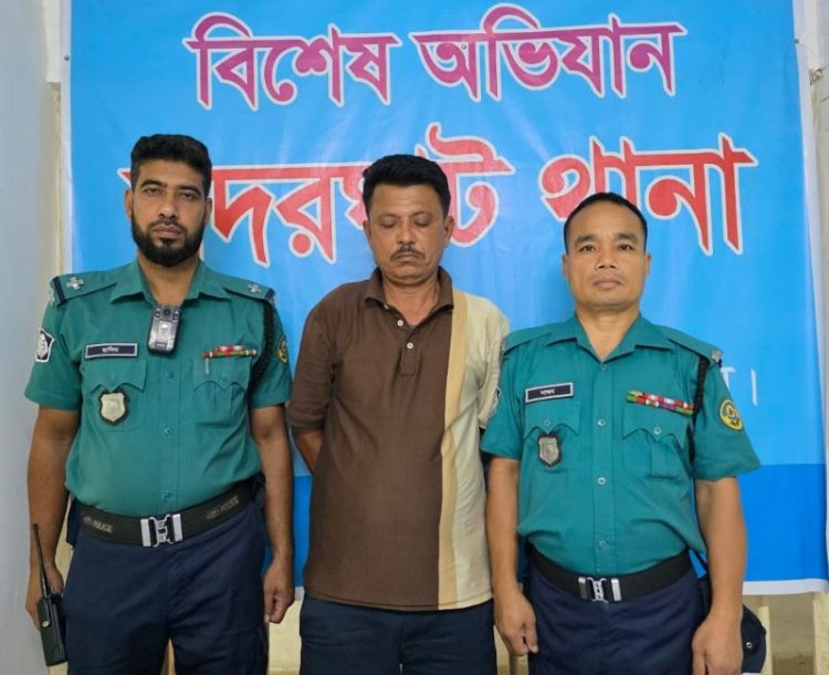 সদরঘাট থানা পুলিশের অভিযানে ৬৫০ ইয়াবাসহ মাদক ব্যবসায়ী গ্রেপ্তার