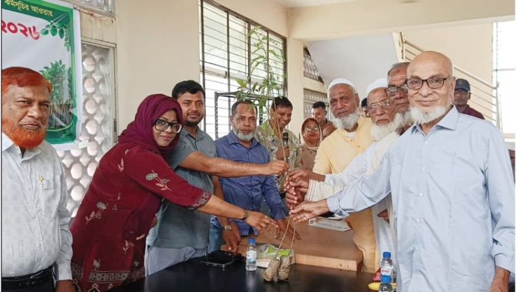 সীতাকুণ্ডে ১৭০ সংগঠনের মাঝে ৩০ হাজার চারা বিতরণ