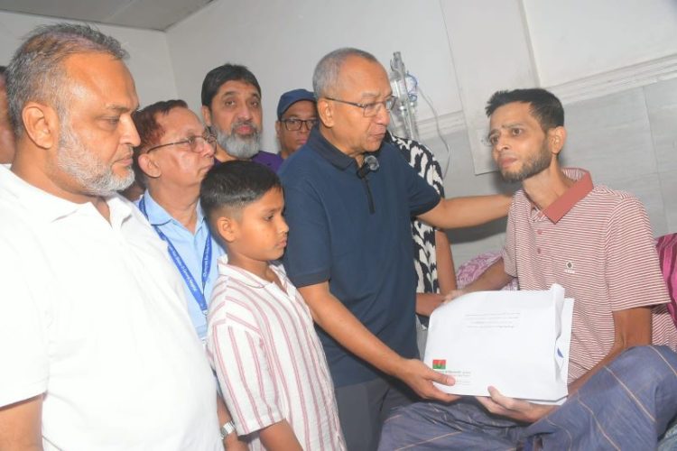 অসুস্থ যুবদল নেতা আব্বাস উদ্দিনের চিকিৎসায় আর্থিক সহায়তা