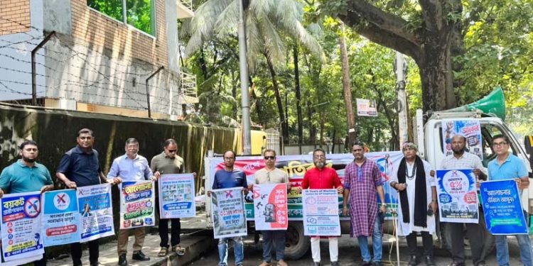 বকেয়া পরিশোধের দাবিতে চট্টগ্রামে গ্রামীণফোনের সাবেক কর্মীদের ‘পথে পথে প্রতিবাদ’