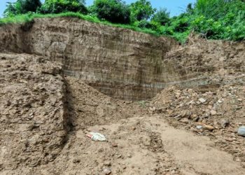 খুলশীতে ২০ হাজার ঘনফুট পাহাড় কাটার অভিযোগে মামলা