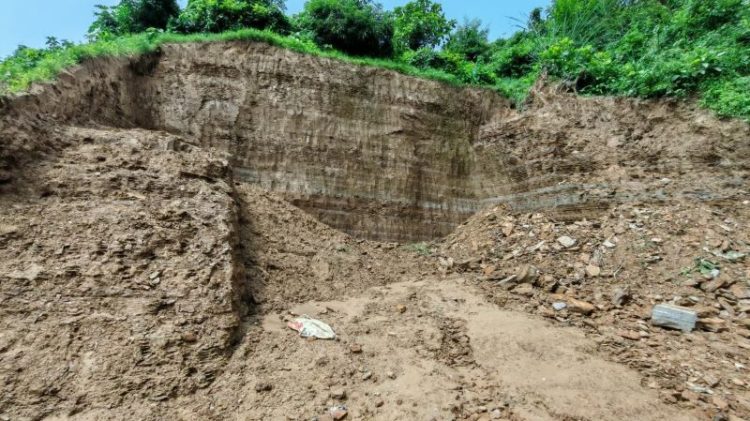খুলশীতে ২০ হাজার ঘনফুট পাহাড় কাটার অভিযোগে মামলা