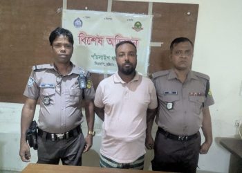 এজলাসের বাদীকে হত্যার উদ্দেশ্যে গলায় ছুরিকাঘাত, ২২ দিন পর গ্রেফতার এক আসামি