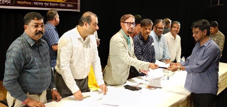 দুর্গাপূজা উপলক্ষে ৩৬ লাখ ৭০ হাজার টাকার অনুদান দিল চসিক