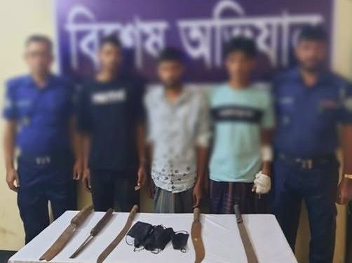 জোরারগঞ্জে আন্তঃজেলা ডাকাত দলের তিন সদস্য গ্রেপ্তার, অস্ত্র ও মুখোশ উদ্ধার