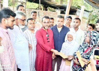 পটিয়ায় অগ্নিকাণ্ডে ক্ষতিগ্রস্ত চার পরিবারের পাশে বিএনপি নেতা মিঠু