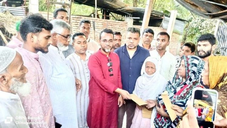 পটিয়ায় অগ্নিকাণ্ডে ক্ষতিগ্রস্ত চার পরিবারের পাশে বিএনপি নেতা মিঠু