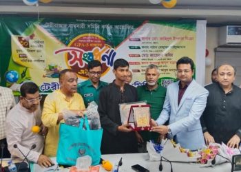 টেরীবাজার ব্যবসায়ী সমিতির উদ্যোগে জিপিএ-৫ প্রাপ্ত কৃতী শিক্ষার্থীদের সংবর্ধনা
